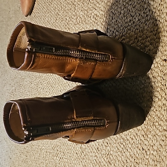Frye Western Bootes with Buckle - Picture 7 of 10